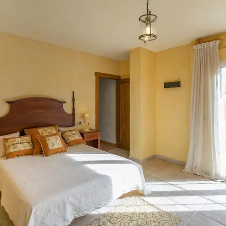 Villa Leandro, First Line With Amazing Sea Views And Private Access To The Sea! El Campello