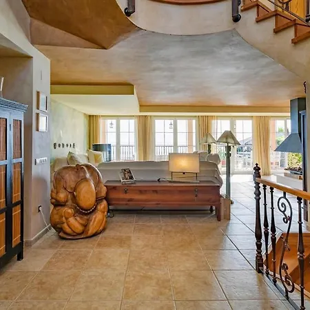 Leandro, First Line With Amazing Sea Views And Private Access To The Sea! Villa
