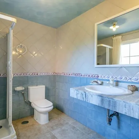 Villa Leandro, First Line With Amazing Sea Views And Private Access To The Sea! El Campello
