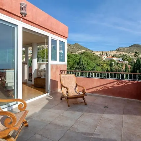 Villa Leandro, First Line With Amazing Sea Views And Private Access To The Sea!
