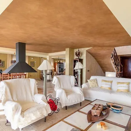 Leandro, First Line With Amazing Sea Views And Private Access To The Sea! Villa