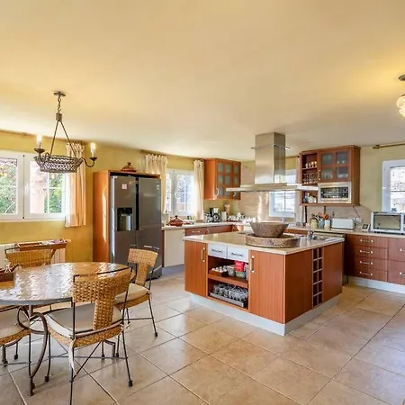 Villa Leandro, First Line With Amazing Sea Views And Private Access To The Sea! *