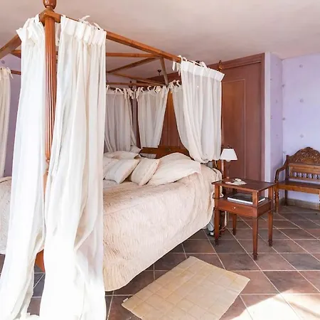 Leandro, First Line With Amazing Sea Views And Private Access To The Sea! Villa